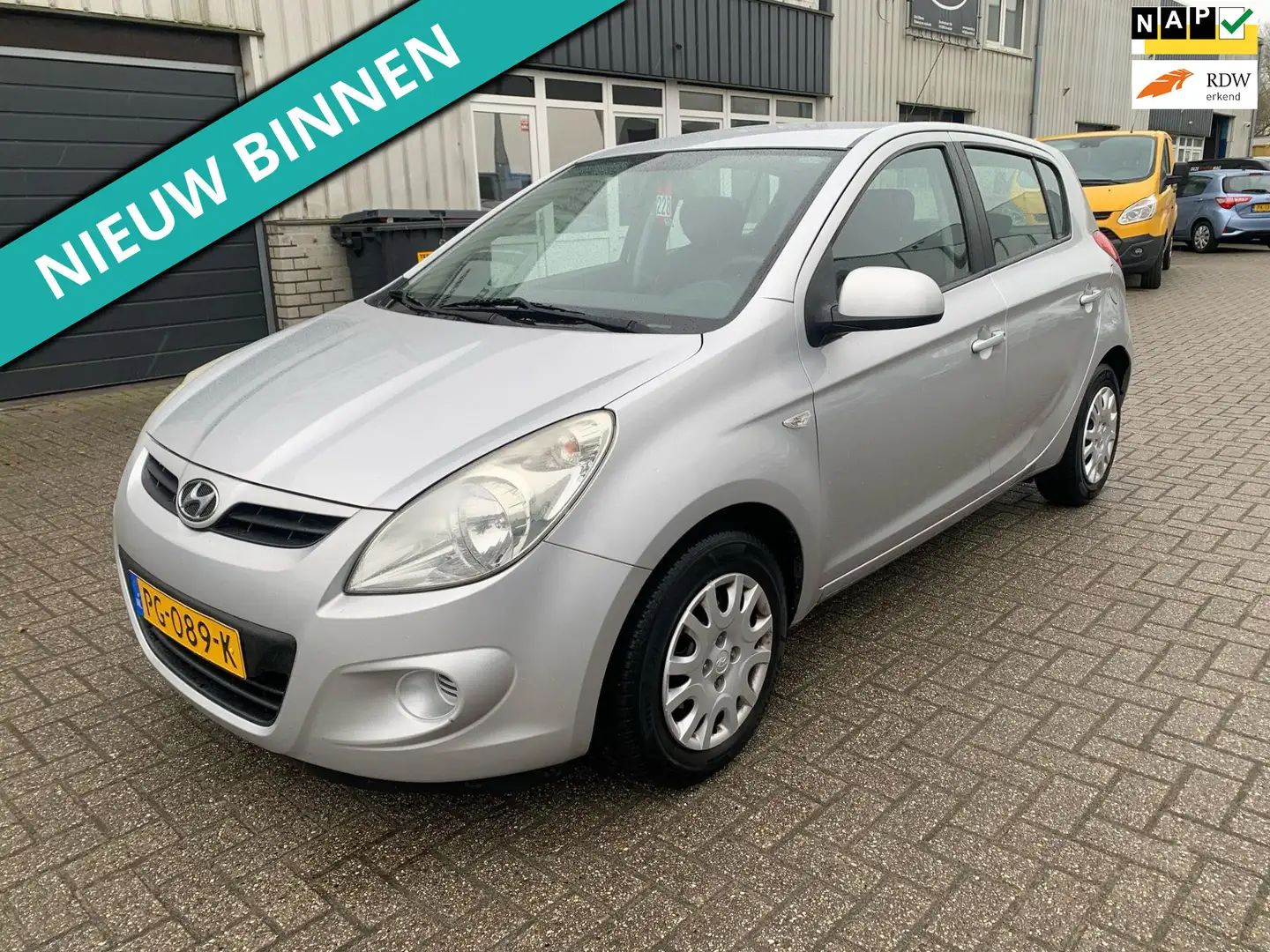 Hyundai i20 1.2i i-Drive LET OP : KOPPELING MATIG Grijs - 1
