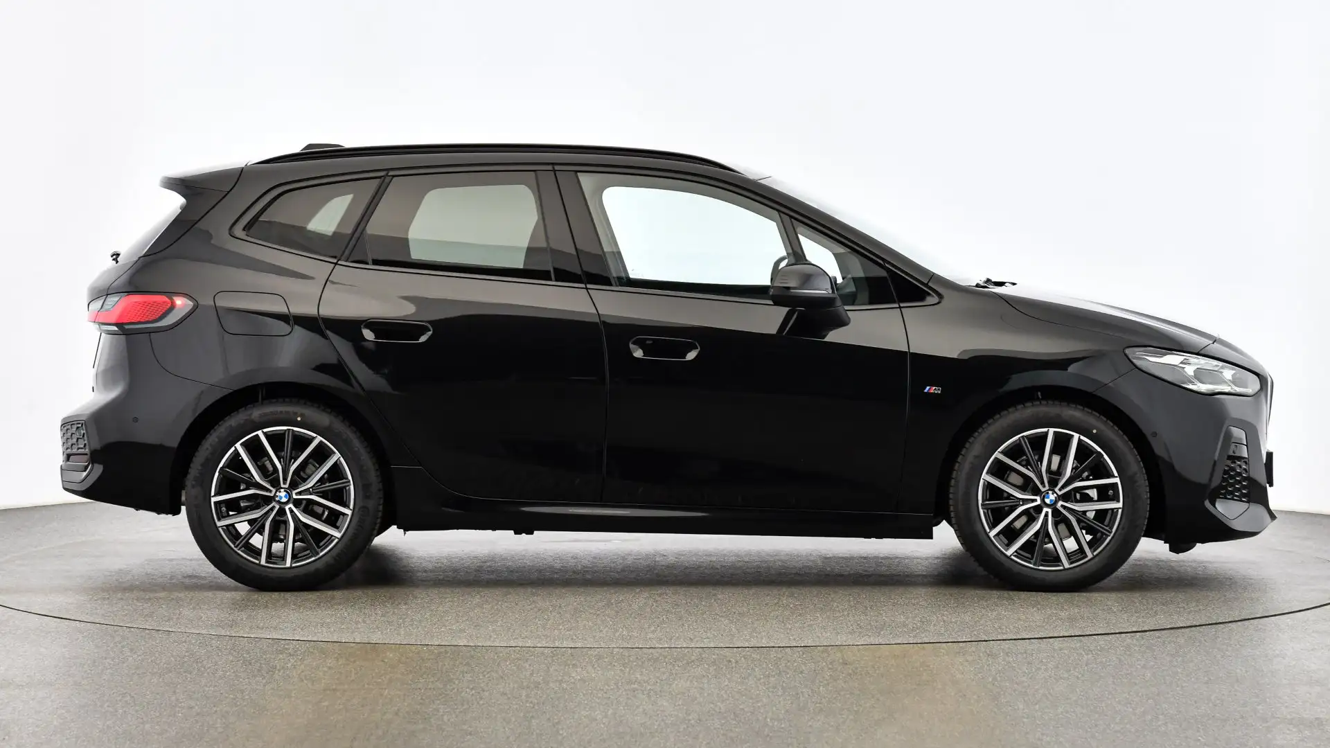 BMW 218 i Schwarz - 2