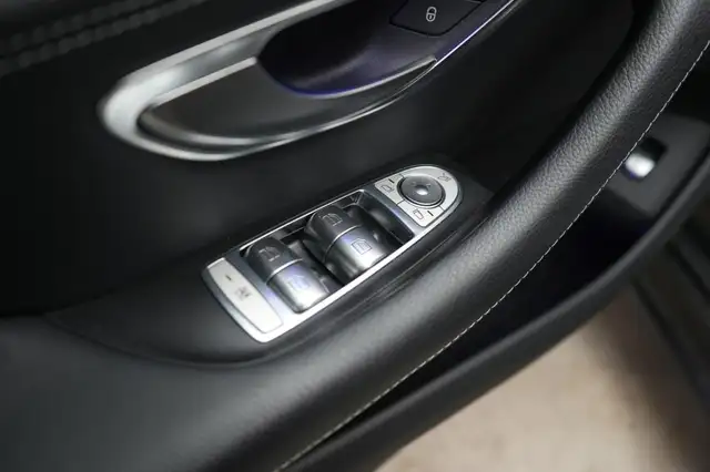 Mercedes-Benz CLS view 29