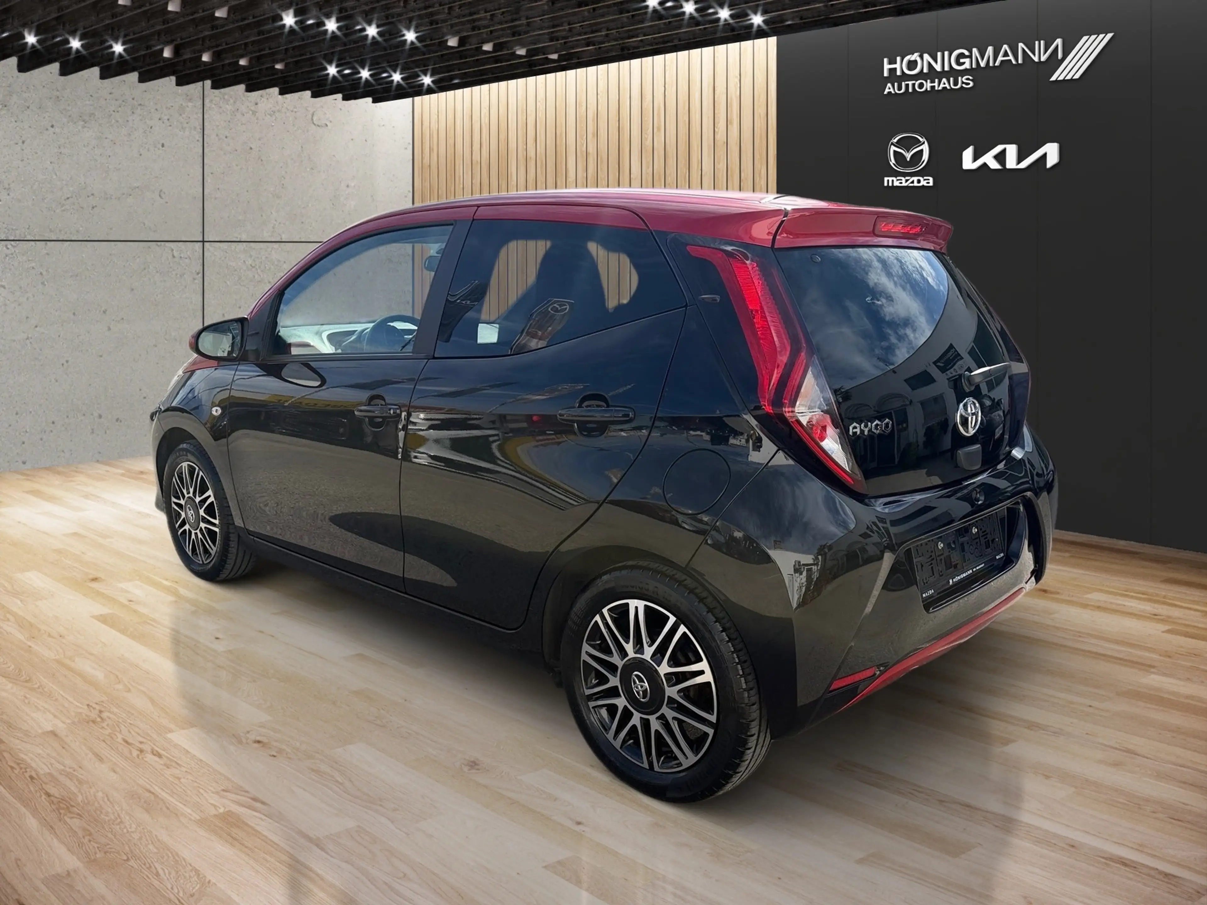 Toyota Aygo Aygo 1,0 VVT-i x-clusiv — photo 3