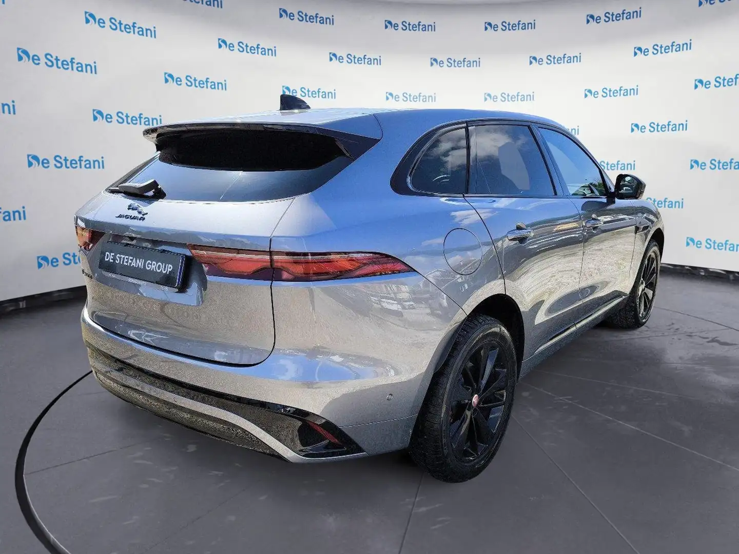 Jaguar F-Pace F-Pace 2.0d i4 mhev R-Dynamic SE awd 204cv auto Grigio - 2