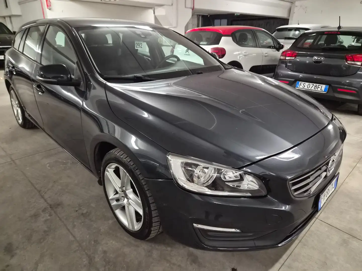 Volvo V60 V60 I 2014 2.0 d2 Kinetic geartronic Gris - 1