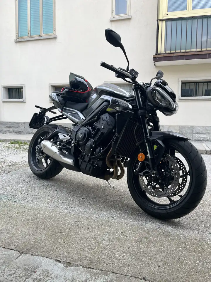 Triumph Street Triple 765
