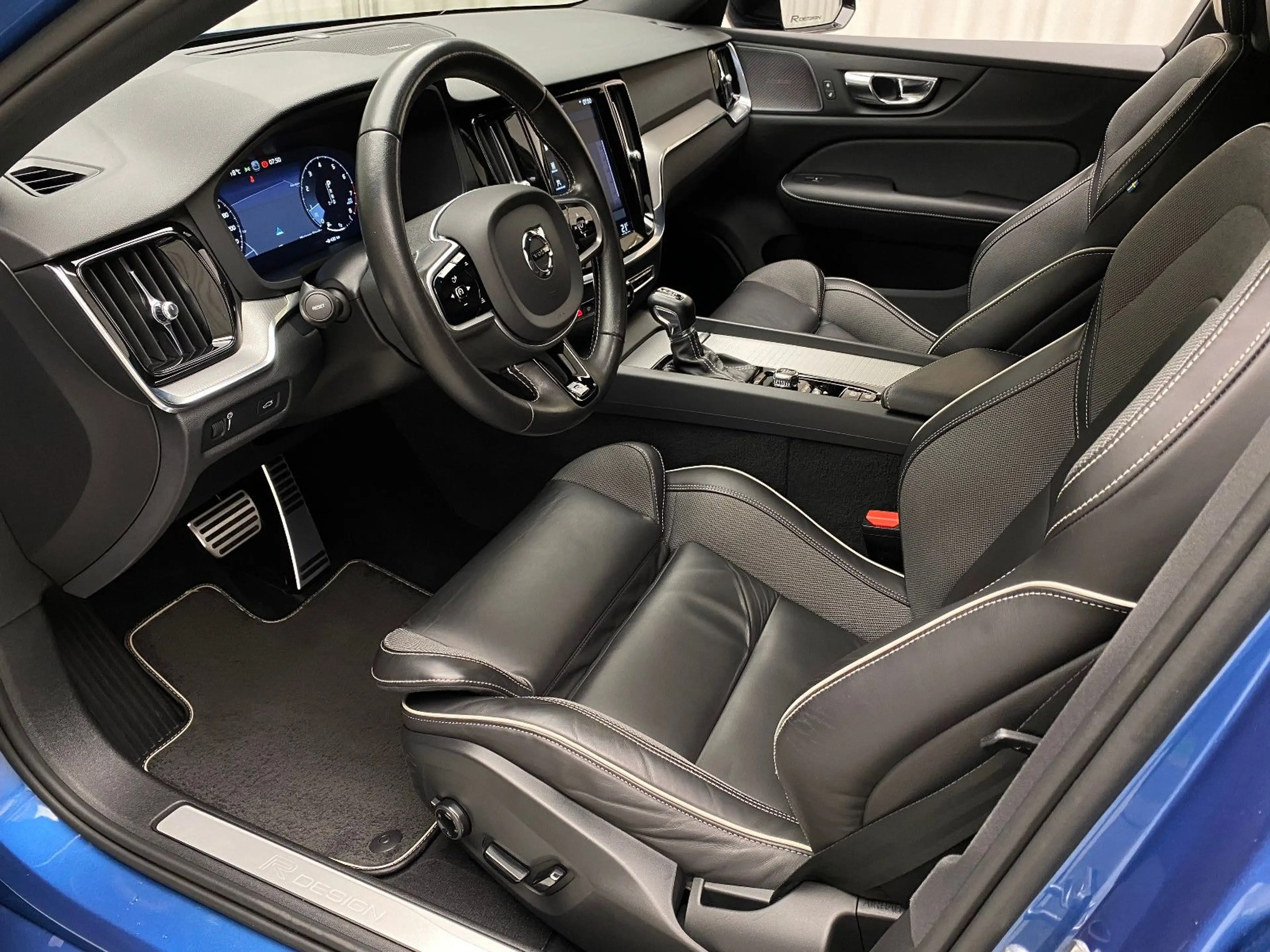 Volvo S60 Lim. R Design Automatik AHK LED ACC Navigation — photo 12