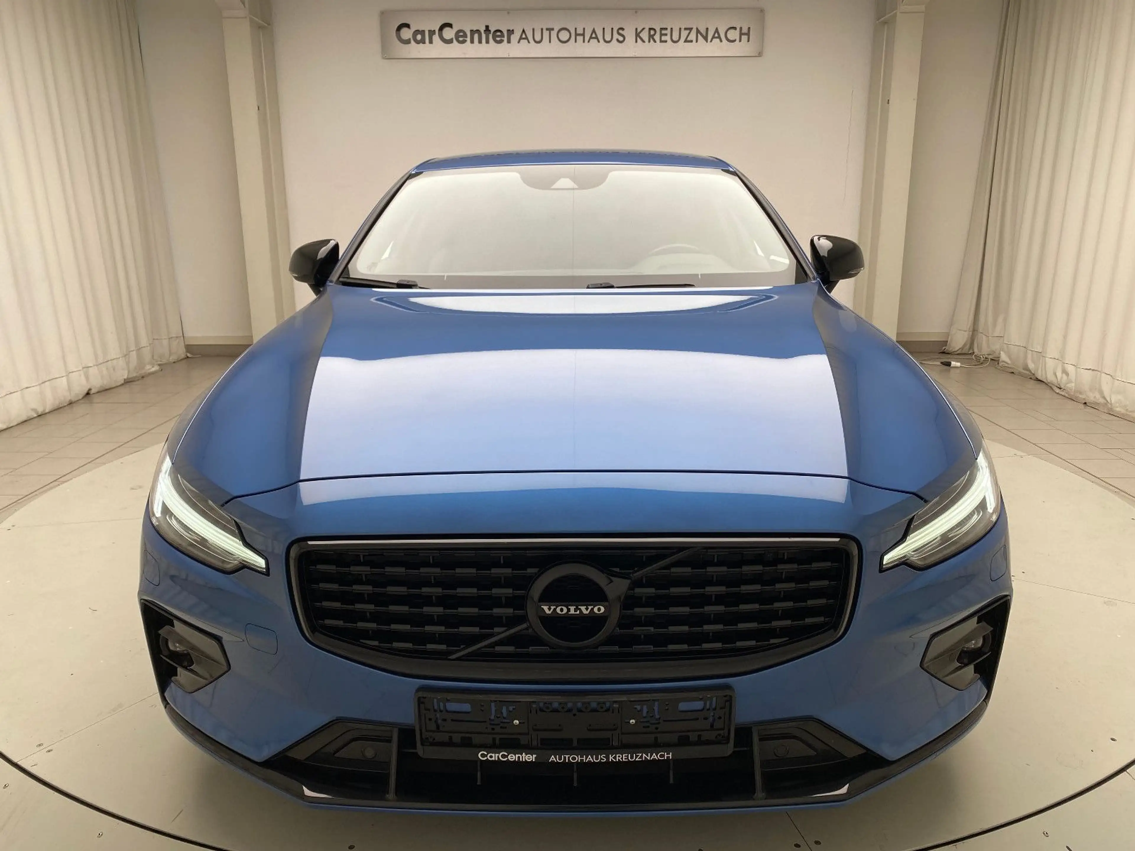 Volvo S60 Lim. R Design Automatik AHK LED ACC Navigation — photo 2