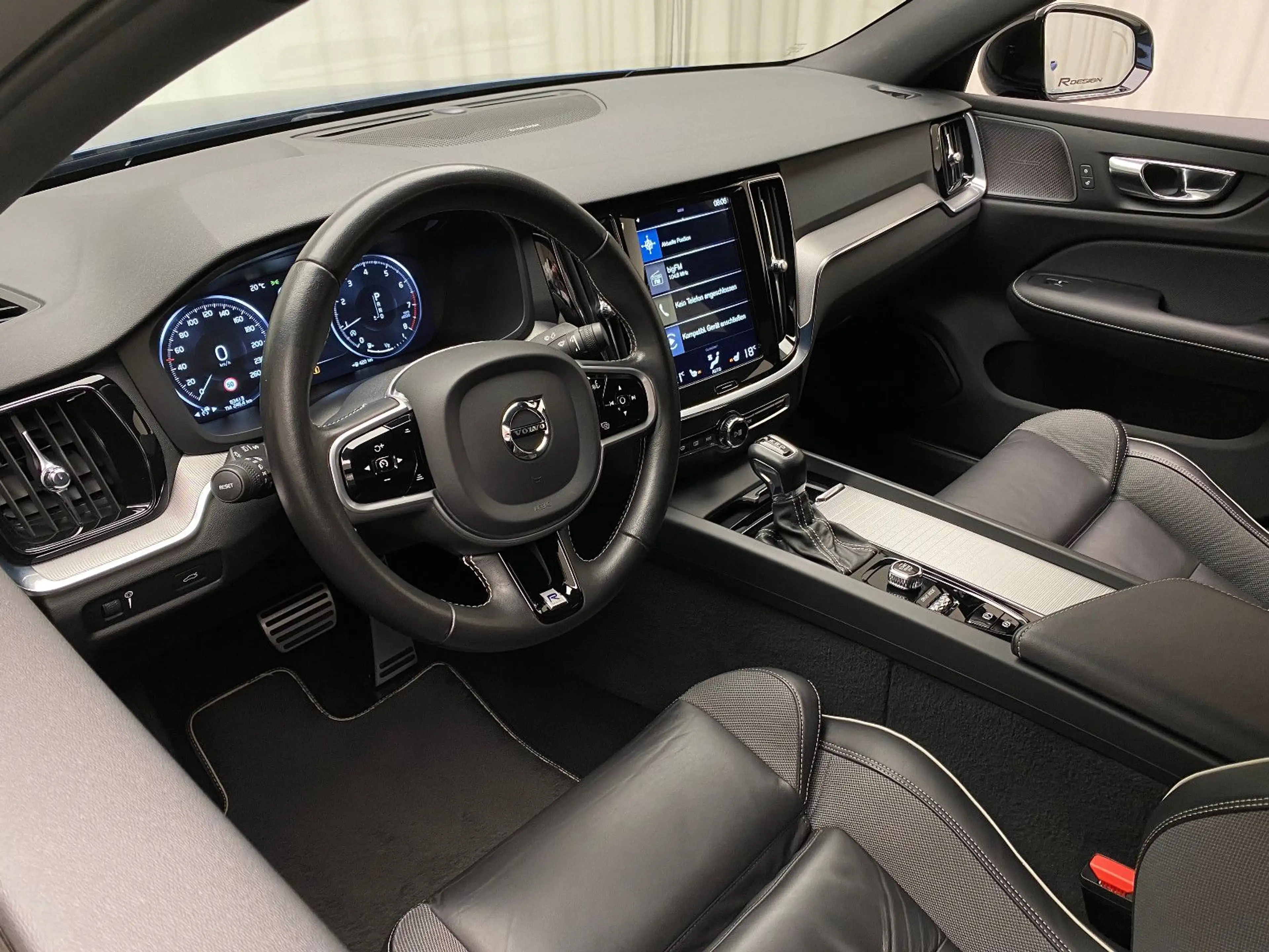 Volvo S60 Lim. R Design Automatik AHK LED ACC Navigation — photo 47