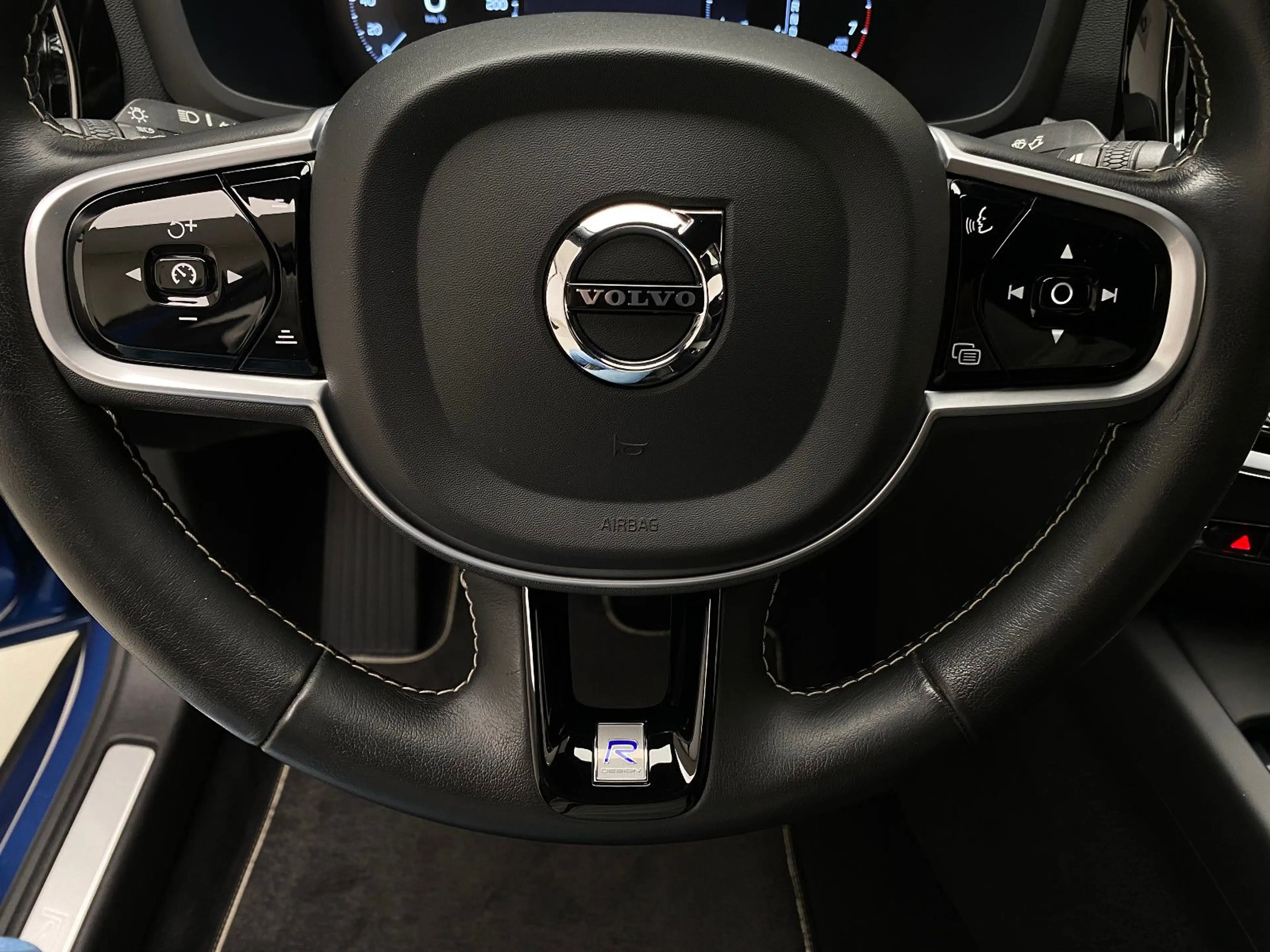 Volvo S60 Lim. R Design Automatik AHK LED ACC Navigation — photo 31