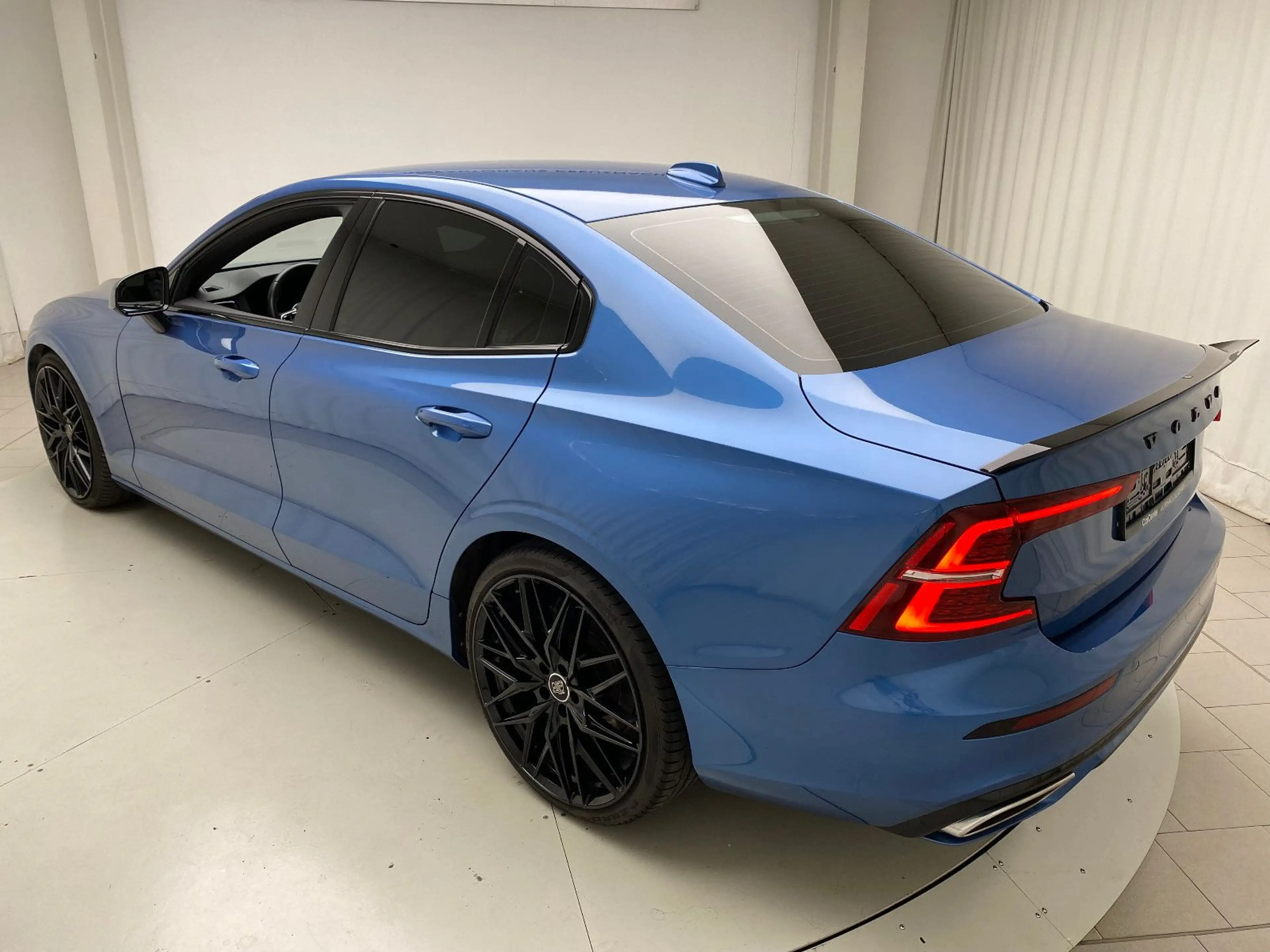Volvo S60 Lim. R Design Automatik AHK LED ACC Navigation — photo 9