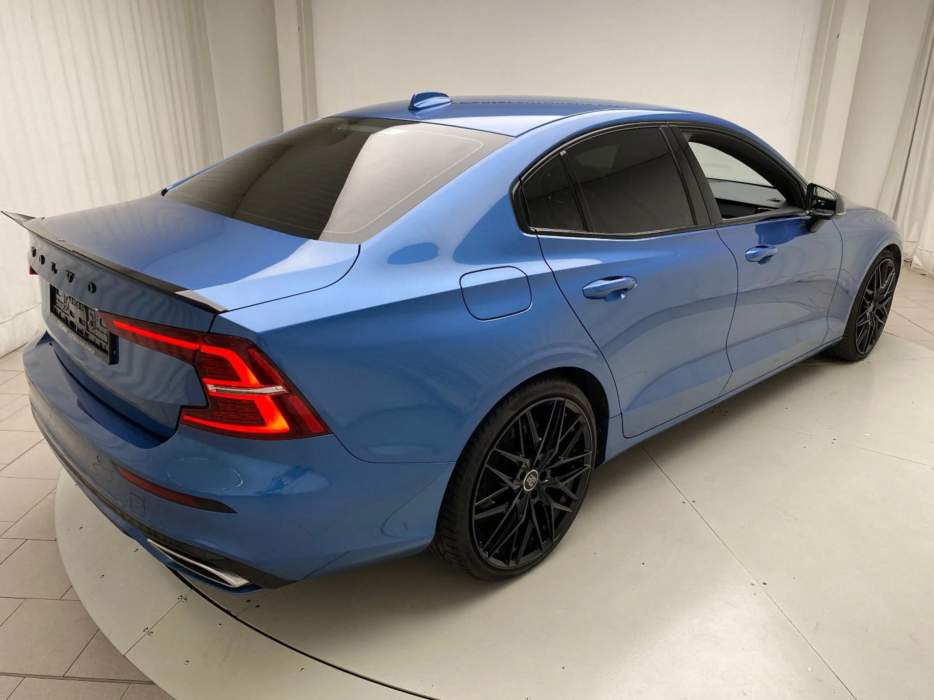 Volvo S60 Lim. R Design Automatik AHK LED ACC Navigation — photo 10