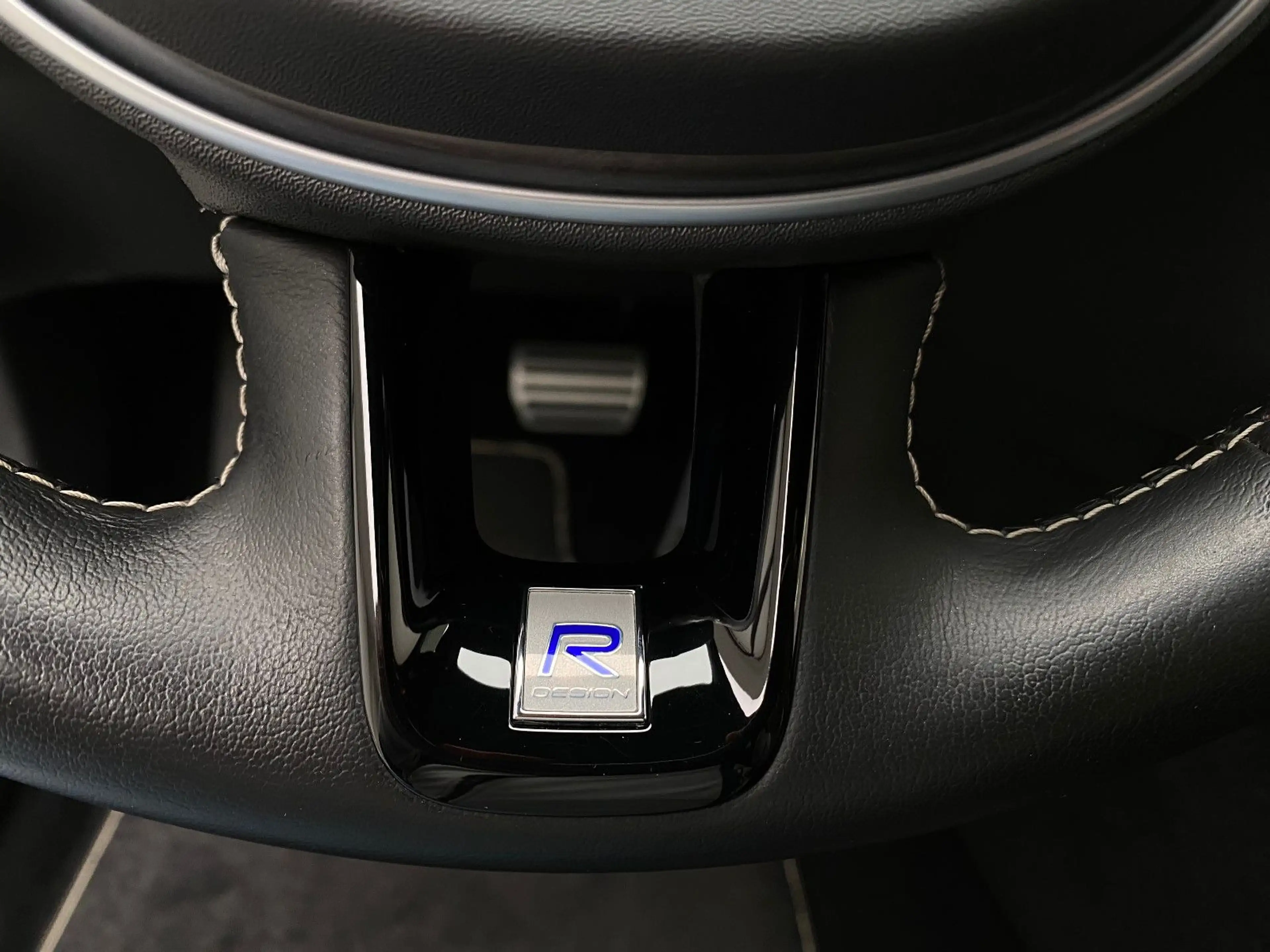 Volvo S60 Lim. R Design Automatik AHK LED ACC Navigation — photo 32