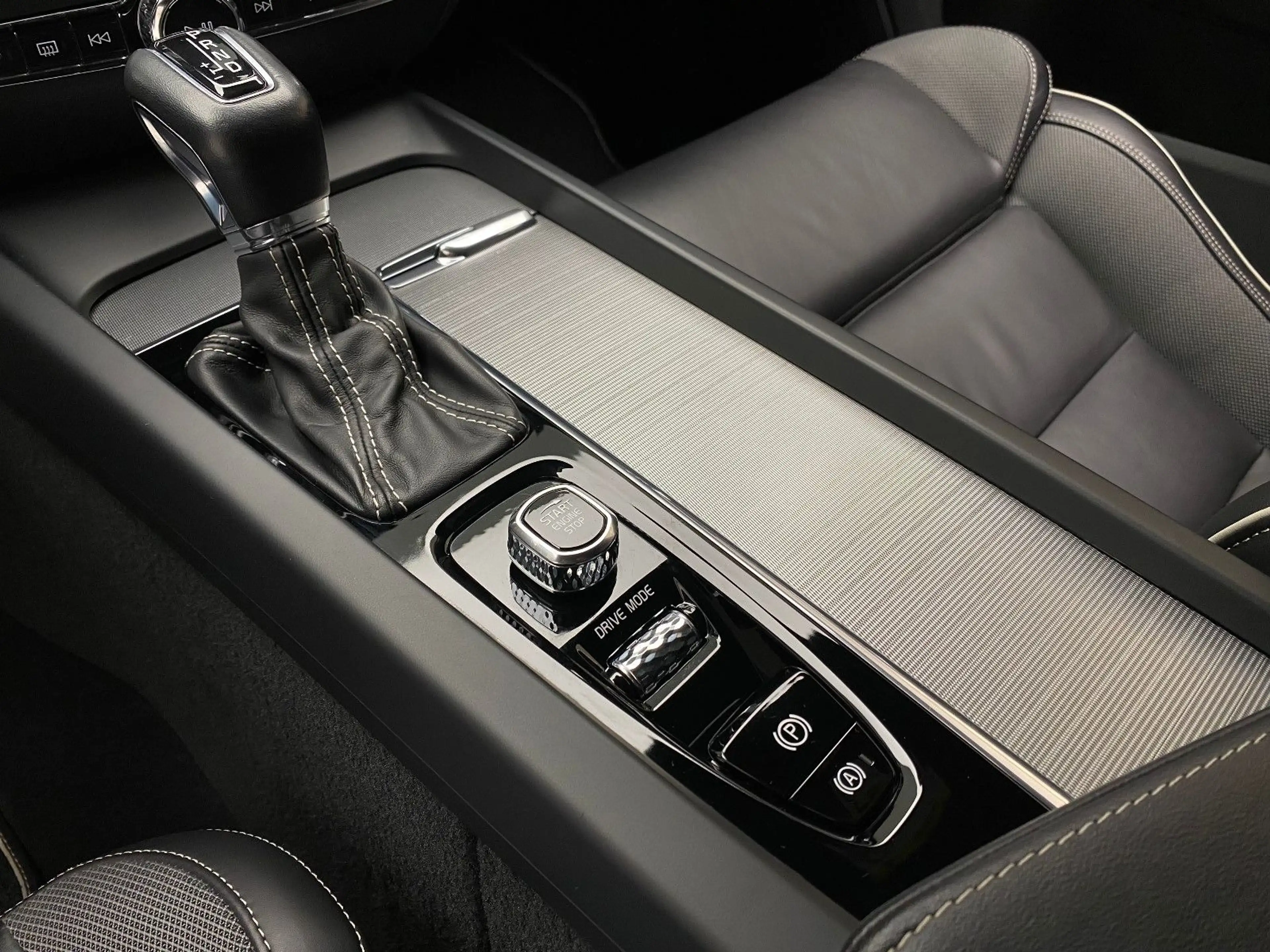 Volvo S60 Lim. R Design Automatik AHK LED ACC Navigation — photo 14