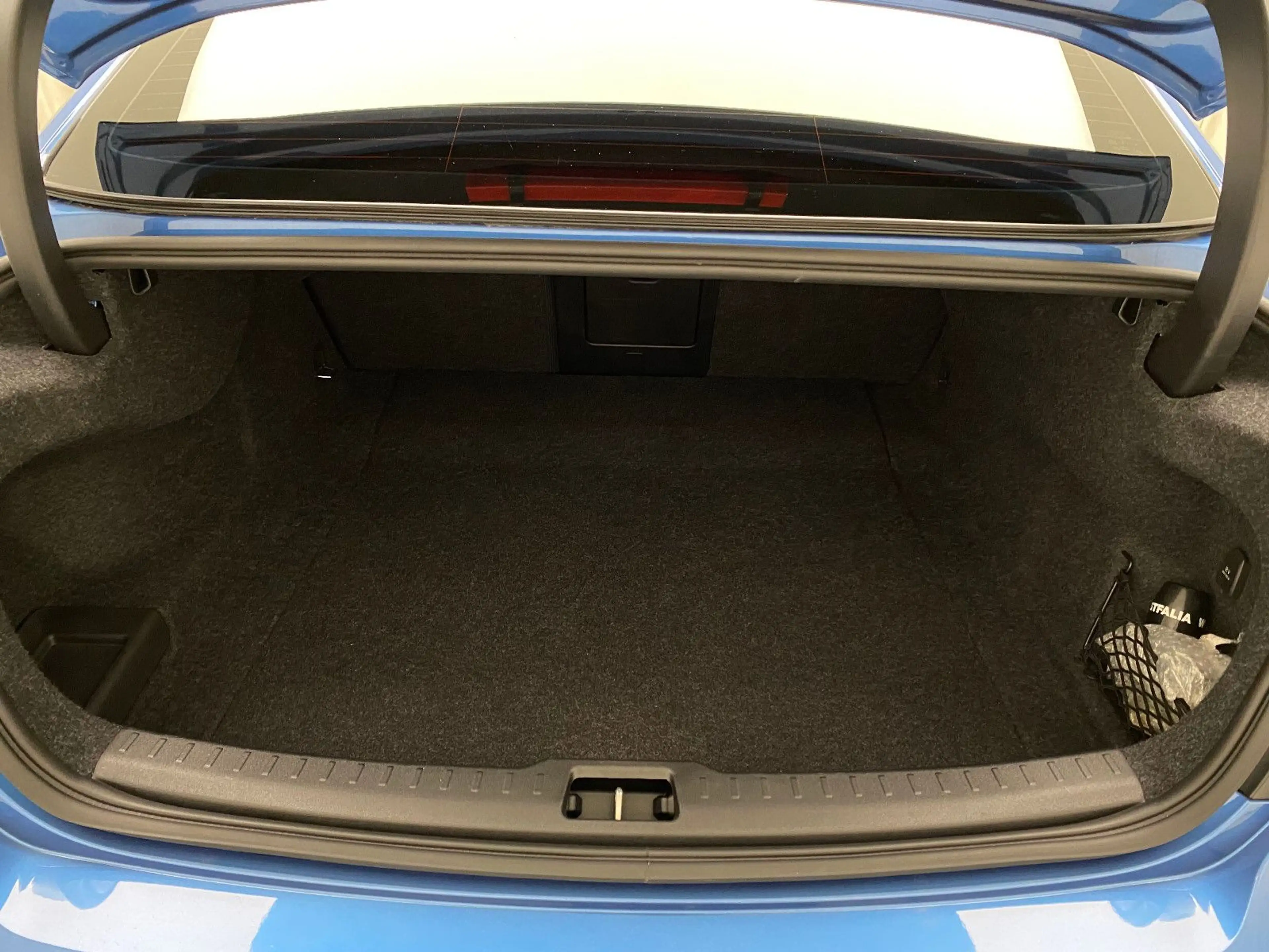 Volvo S60 Lim. R Design Automatik AHK LED ACC Navigation — photo 42