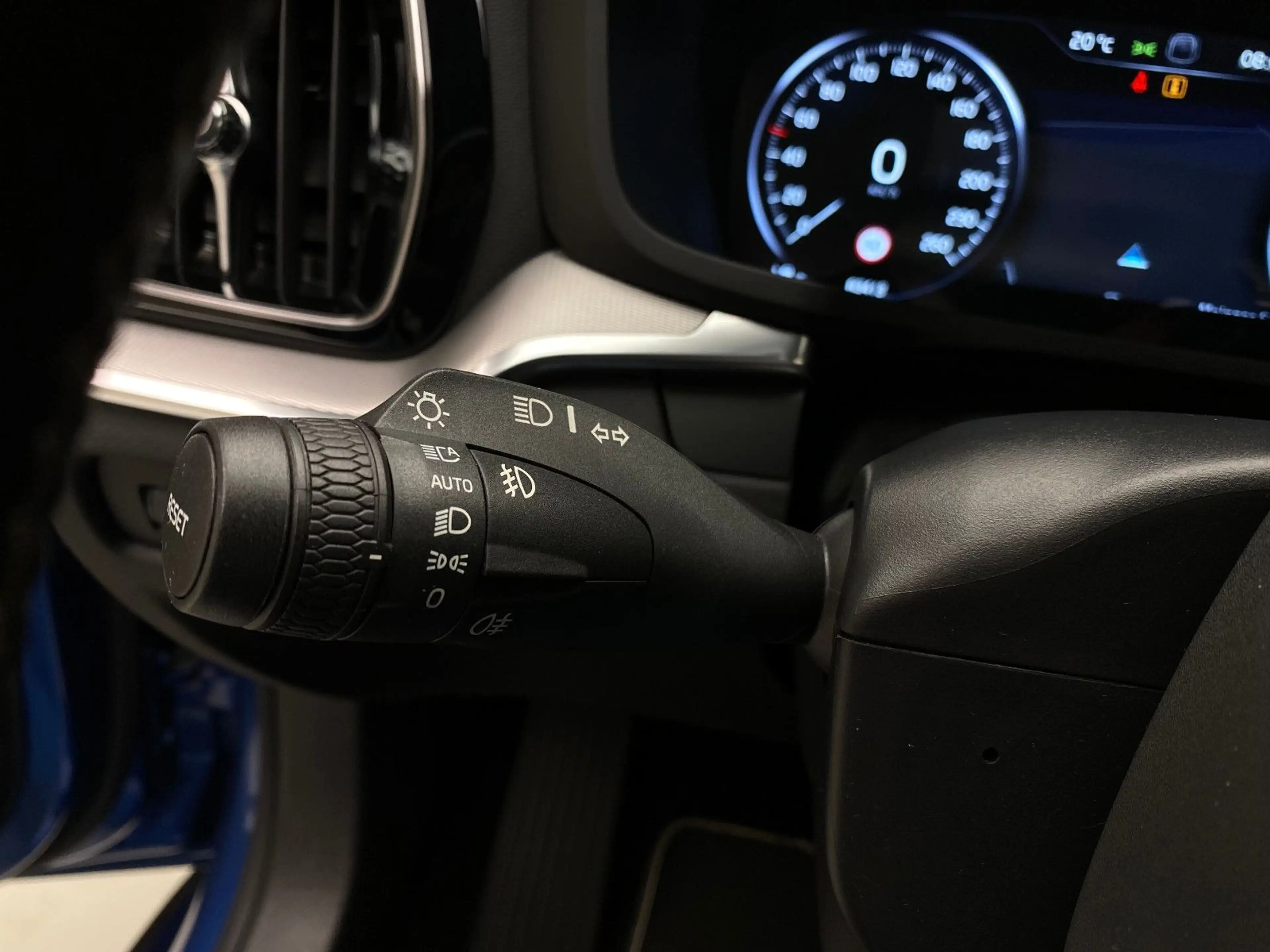 Volvo S60 Lim. R Design Automatik AHK LED ACC Navigation — photo 38