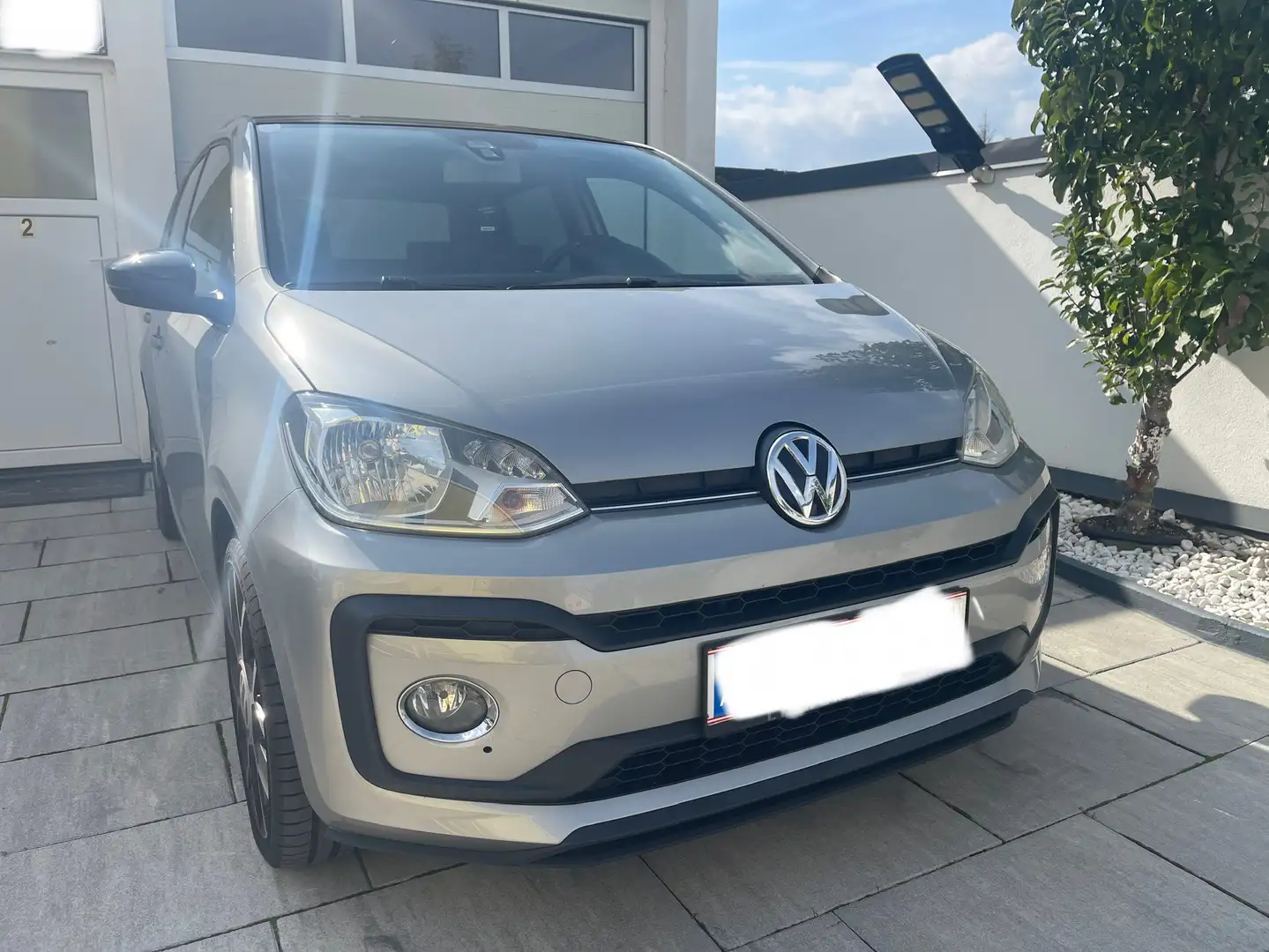 Volkswagen up! Up 1,0 Highline TSI BMT Grau - 2