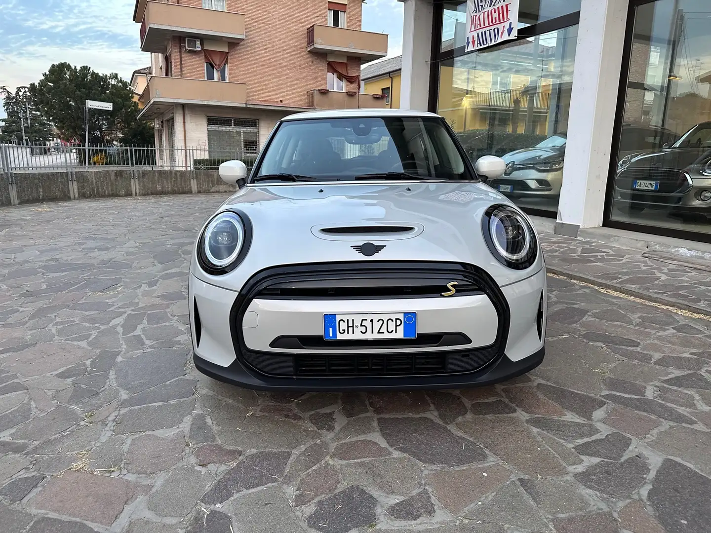 MINI Cooper SE Mini F56 2021 Full Electric 3p Classic auto Silver - 2