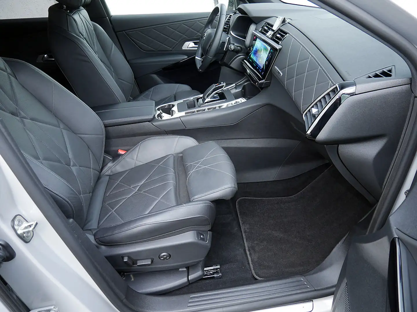 DS Automobiles DS 7 Crossback E-Tense 225 Rivoli LED 360° Grau - 2