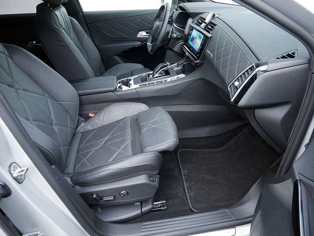 DS Automobiles DS 7 Crossback E-Tense 225 Rivoli LED 360°