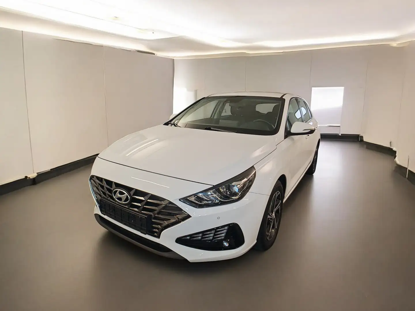 Hyundai i30 Trend 1.6 CRDI Alu + Navi-Paket Garantie Weiß - 1