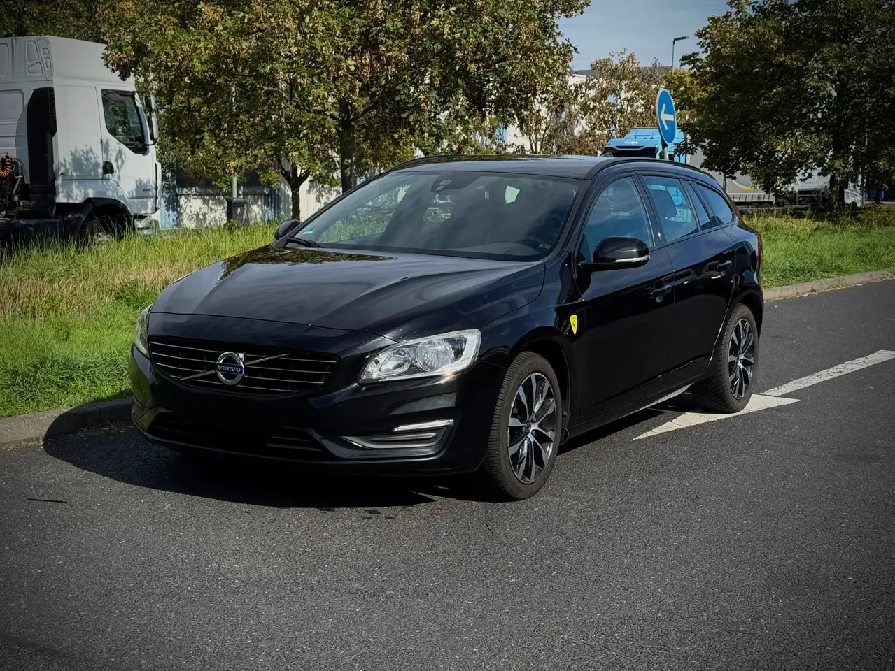 Volvo V60 V60 D3 Geartronic Linje Svart — photo 1 of 7