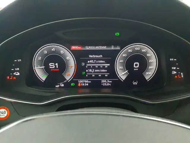 Audi A6 view 11