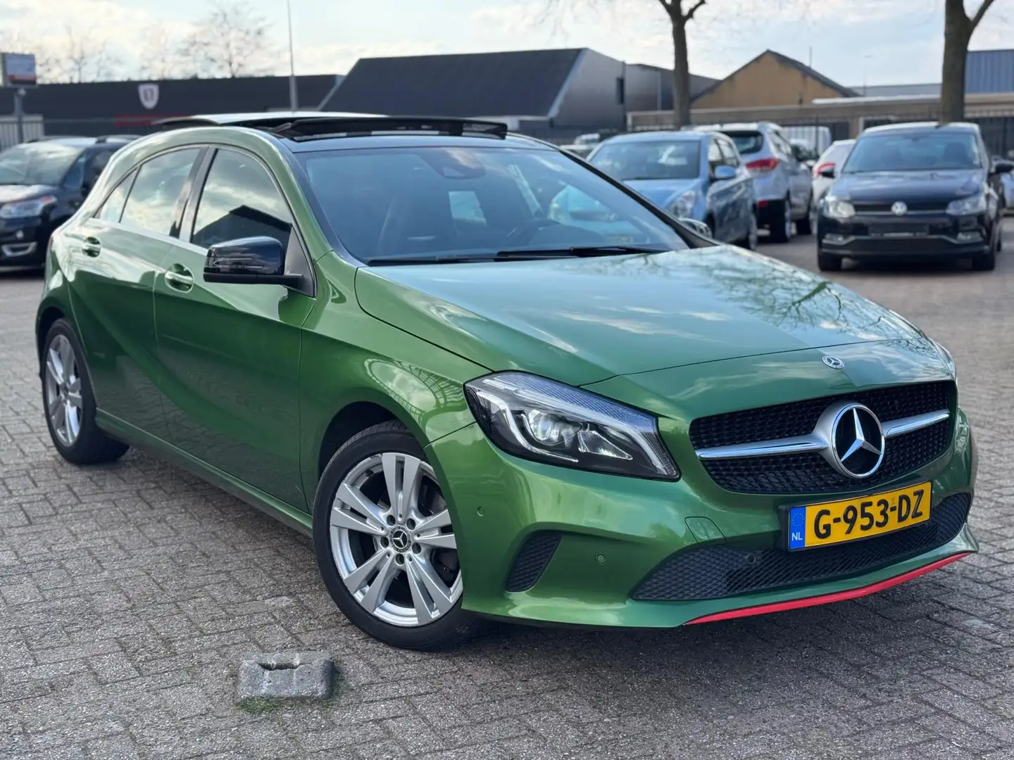 Mercedes-Benz A 200 d Business Solution AMG PANORAMA DAK NAVI PDC KEY Зелёный - 2