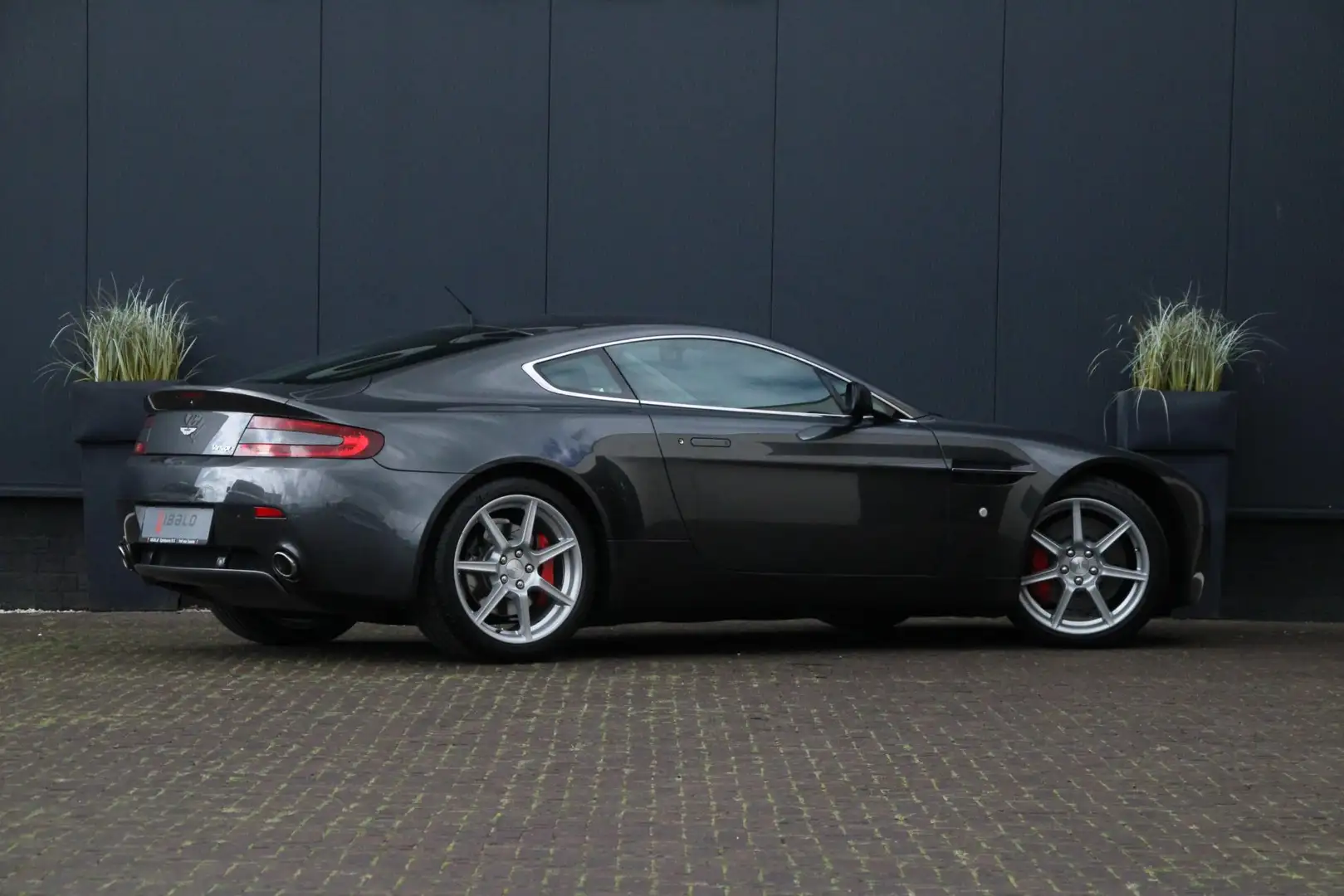 Aston Martin Vantage V8 | Handbak 6 | Youngtimer | BTW-auto | Argintiu - 2
