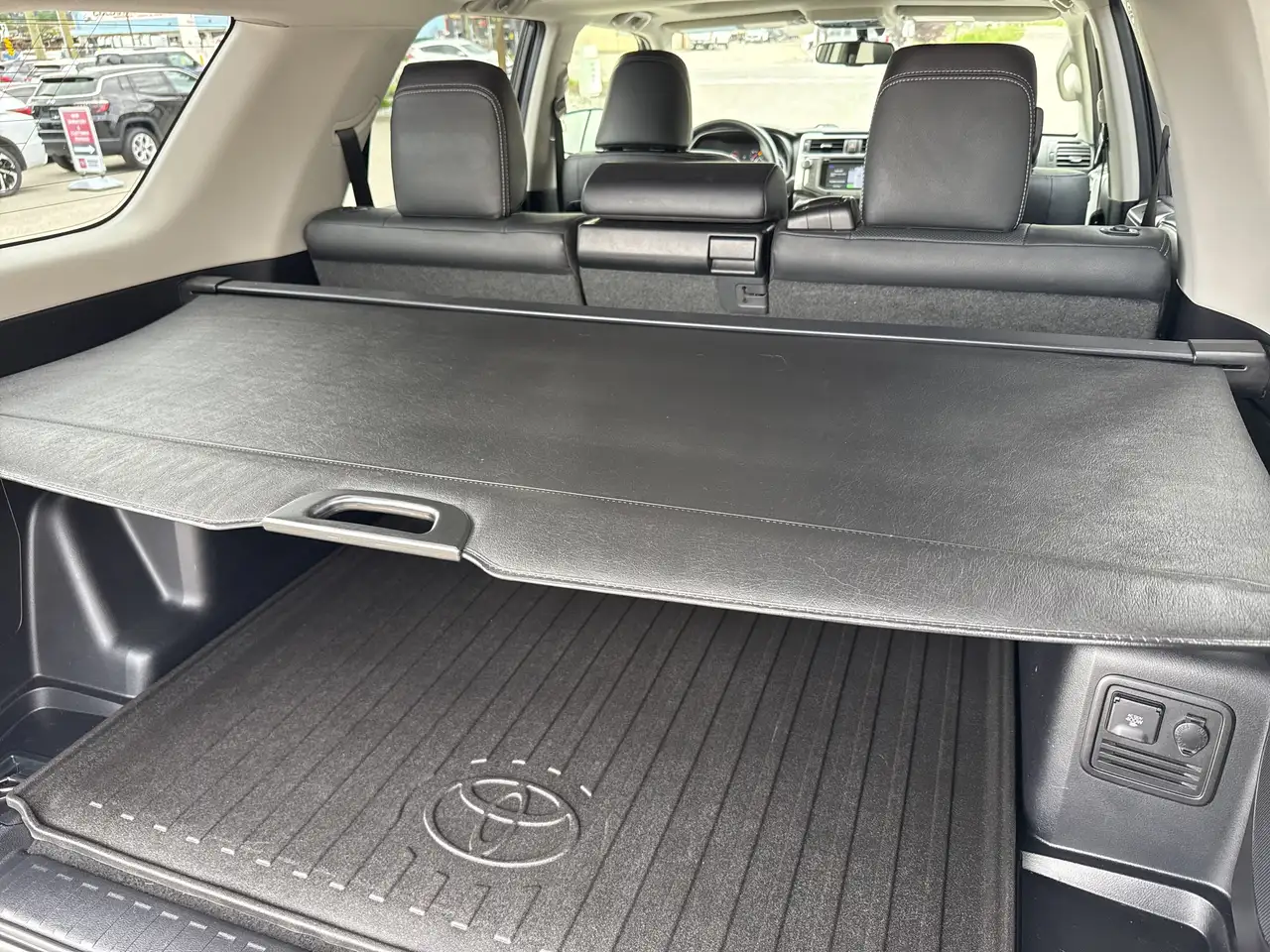 Toyota 4-Runner снимка Toyota 4-Runner