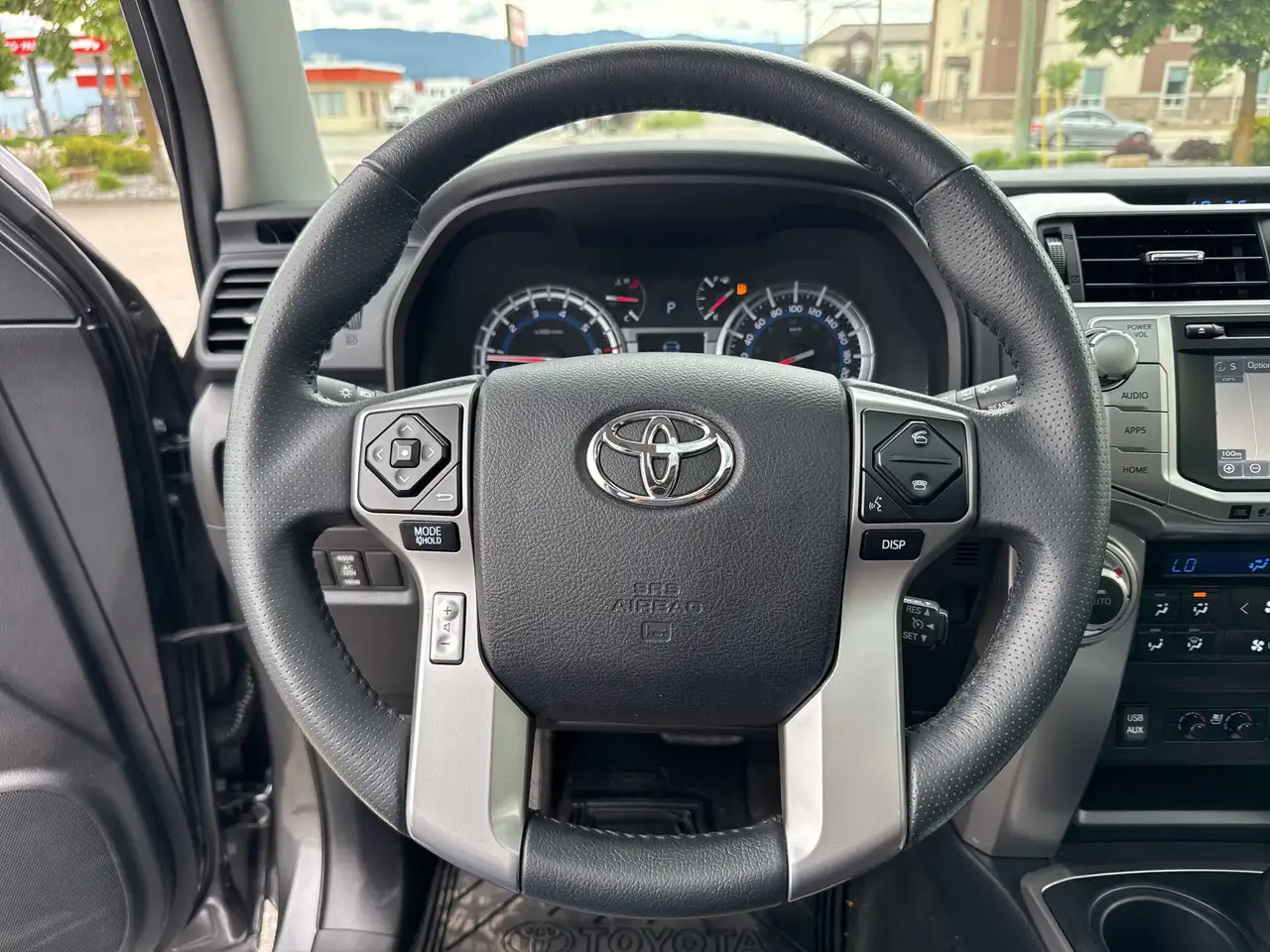 Toyota 4-Runner снимка Toyota 4-Runner
