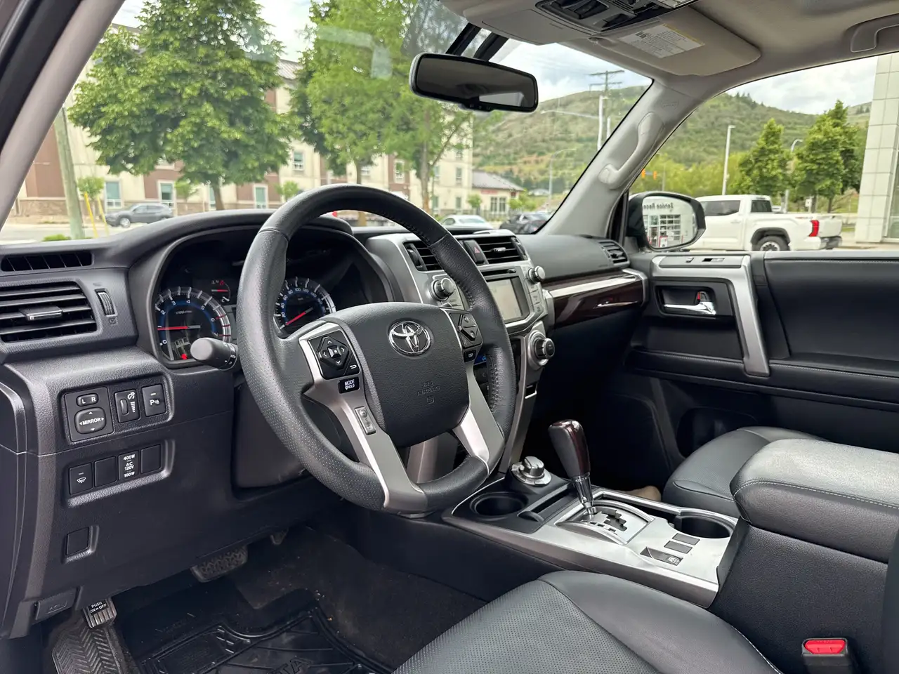 Toyota 4-Runner снимка Toyota 4-Runner