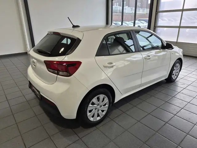 Kia Rio view 5