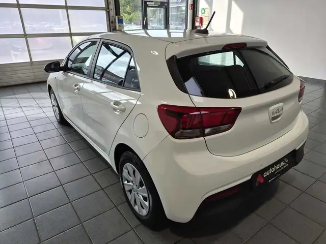 Kia Rio view 4