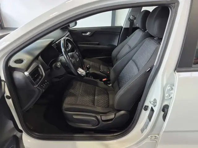 Kia Rio view 8