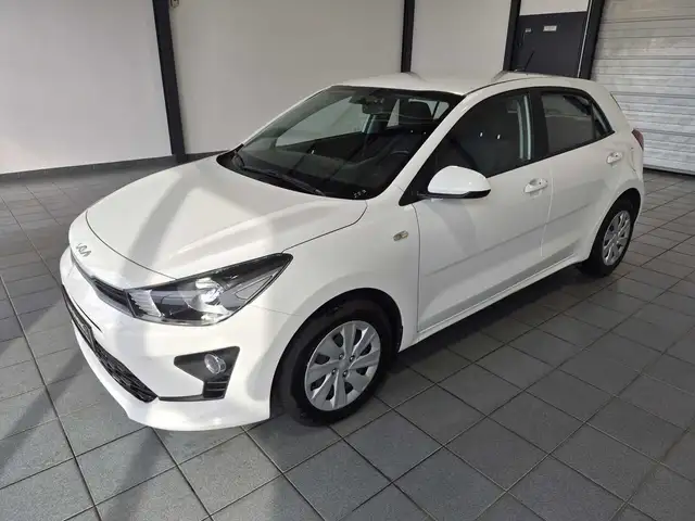 Kia Rio view 3