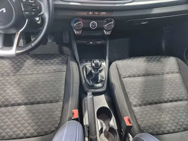 Kia Rio view 12