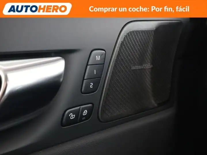 Volvo XC60 2022, foto 34