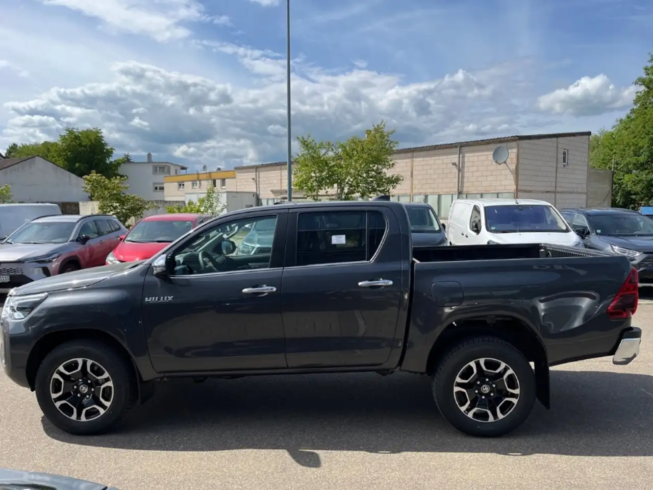 Toyota Hilux Double Cab Executive 4x4 - On Stock 6
