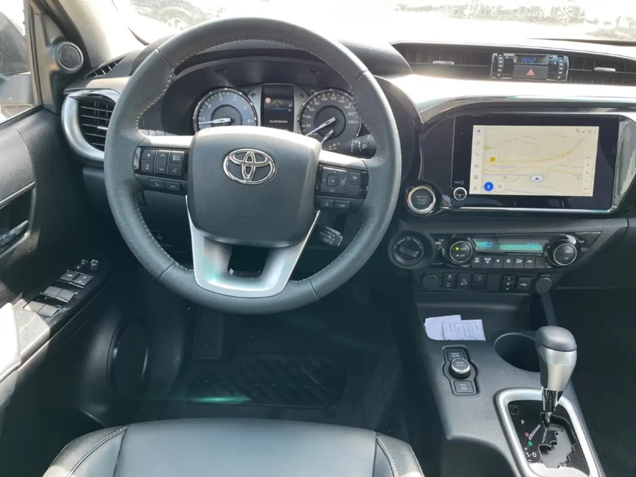Toyota Hilux Double Cab Executive 4x4 - On Stock 14