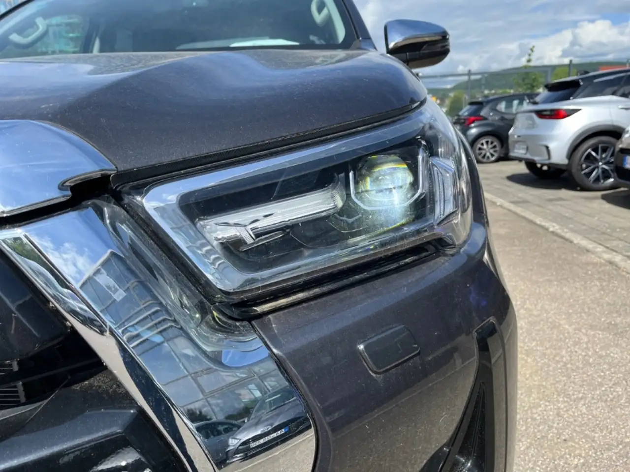 Toyota Hilux Double Cab Executive 4x4 - On Stock 7