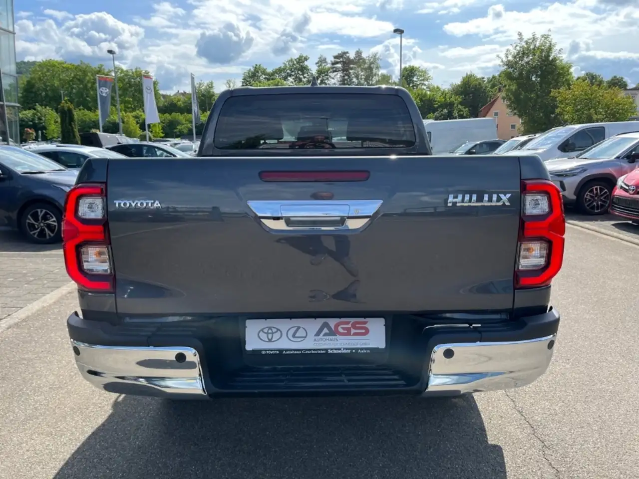 Toyota Hilux Double Cab Executive 4x4 - On Stock 11