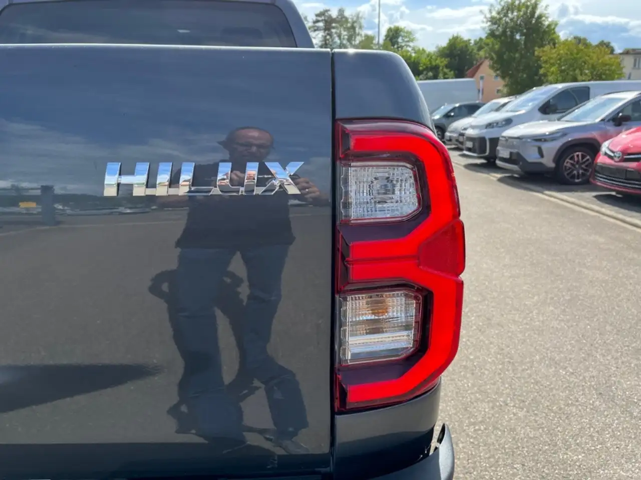 Toyota Hilux Double Cab Executive 4x4 - On Stock 10
