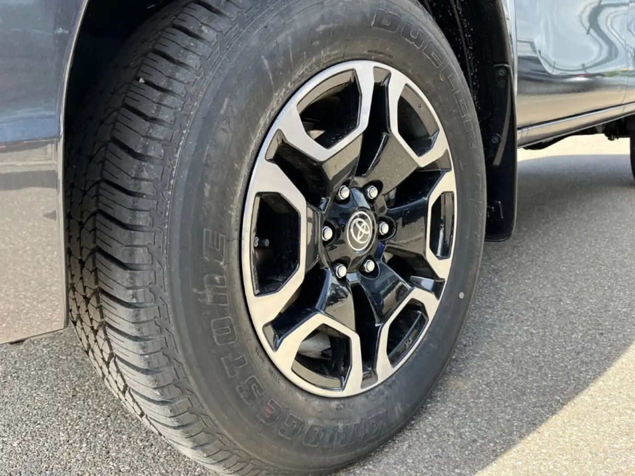 Toyota Hilux Double Cab Executive 4x4 - On Stock 8