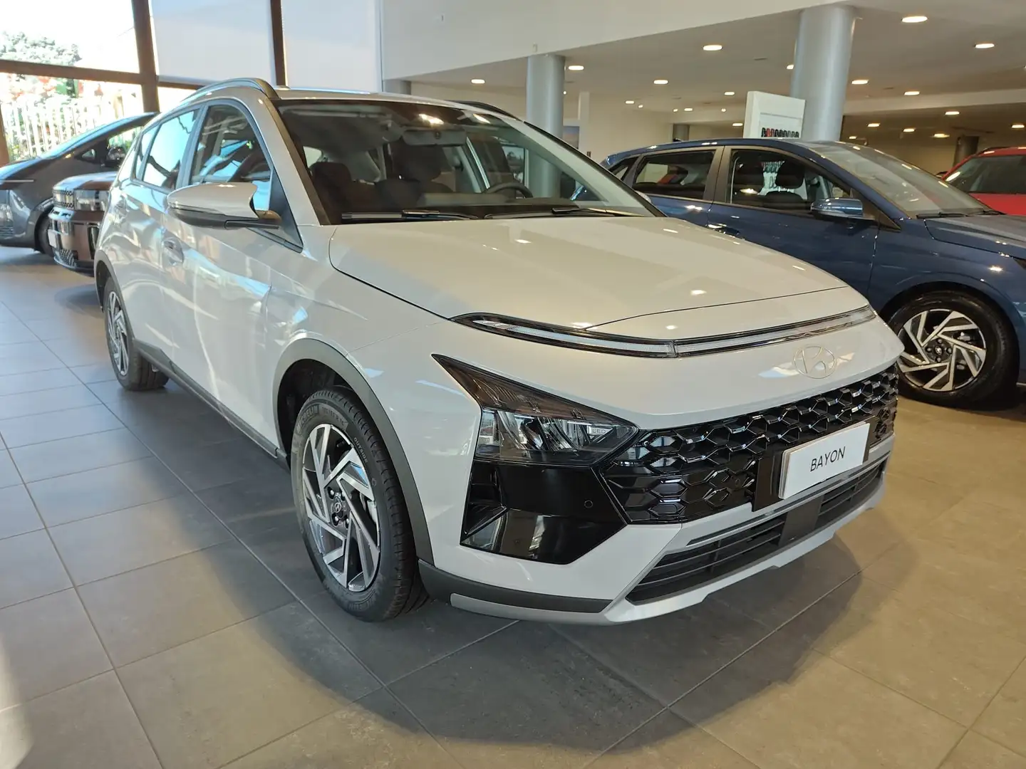 Hyundai BAYON 1.2 MPI 79CV XTech CON ROTTAMAZIONE Weiß - 1