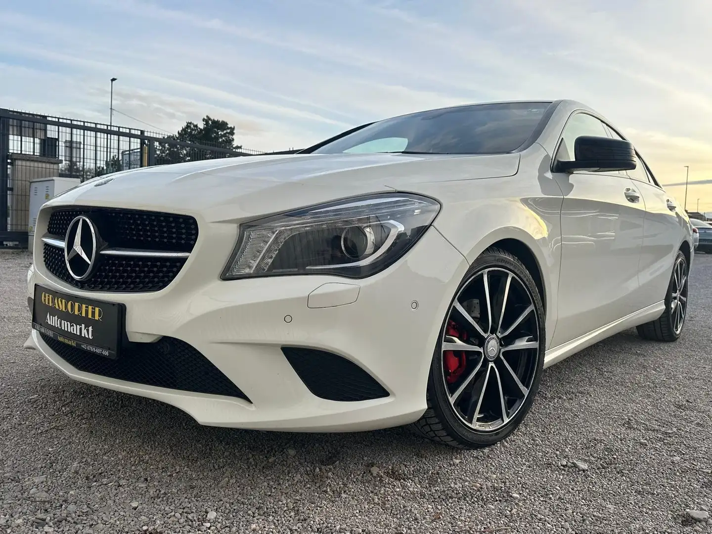 Mercedes-Benz CLA 180 CLA 180 **Finanzierung** Weiß - 2