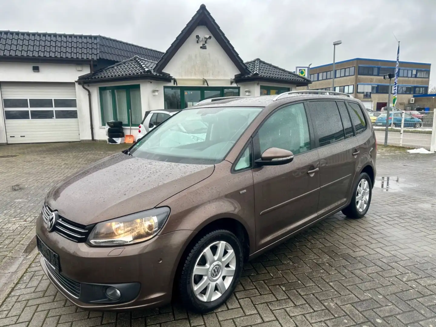 Volkswagen Touran Life NAVI TEMPOMAT SITZHEIZUNG AHK Braun - 1