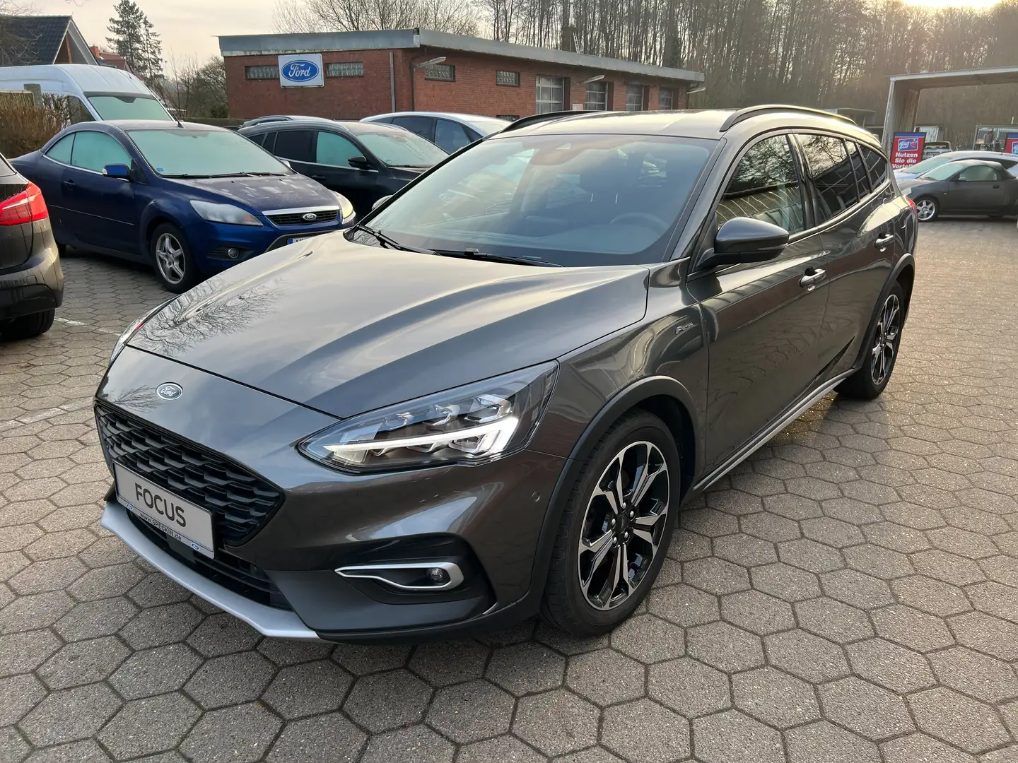 Ford Focus Active Gris - 1