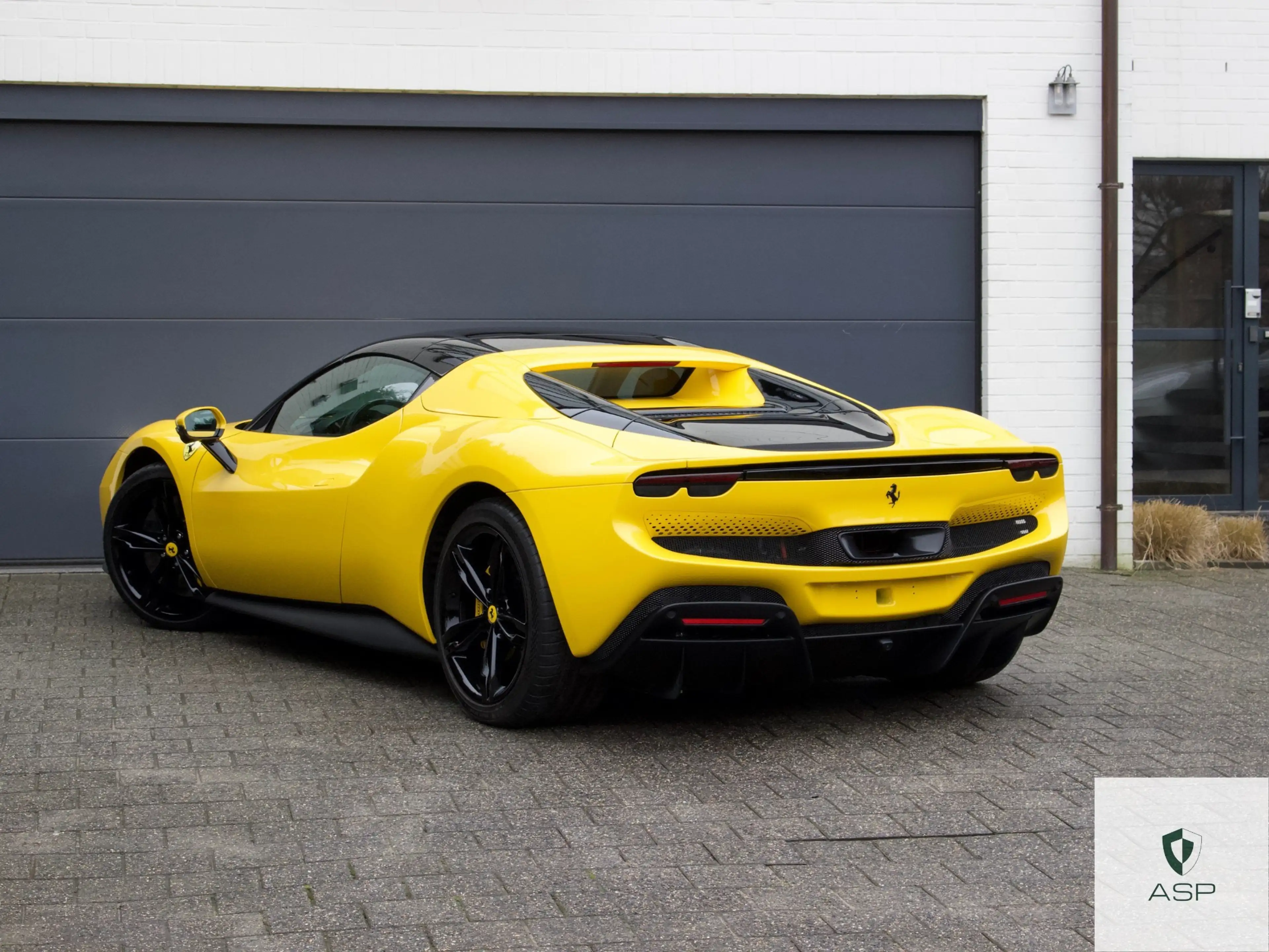 Ferrari 296 GTS | Giallo Modena | Front Lift | Full PPF | 1 eigenaar | Belgische wagen | — photo 3
