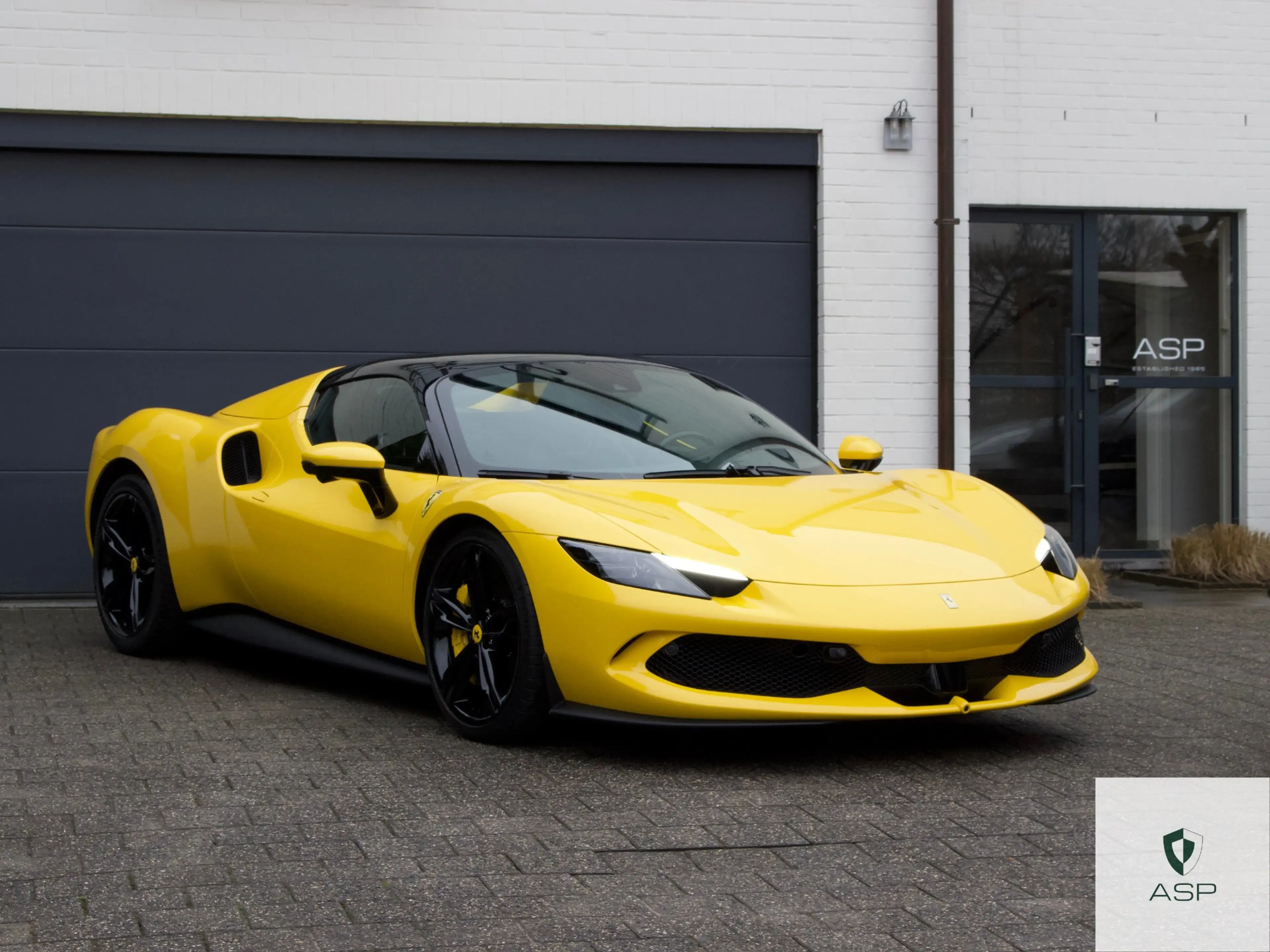 Ferrari 296 GTS | Giallo Modena | Front Lift | Full PPF | 1 eigenaar | Belgische wagen | — photo 2