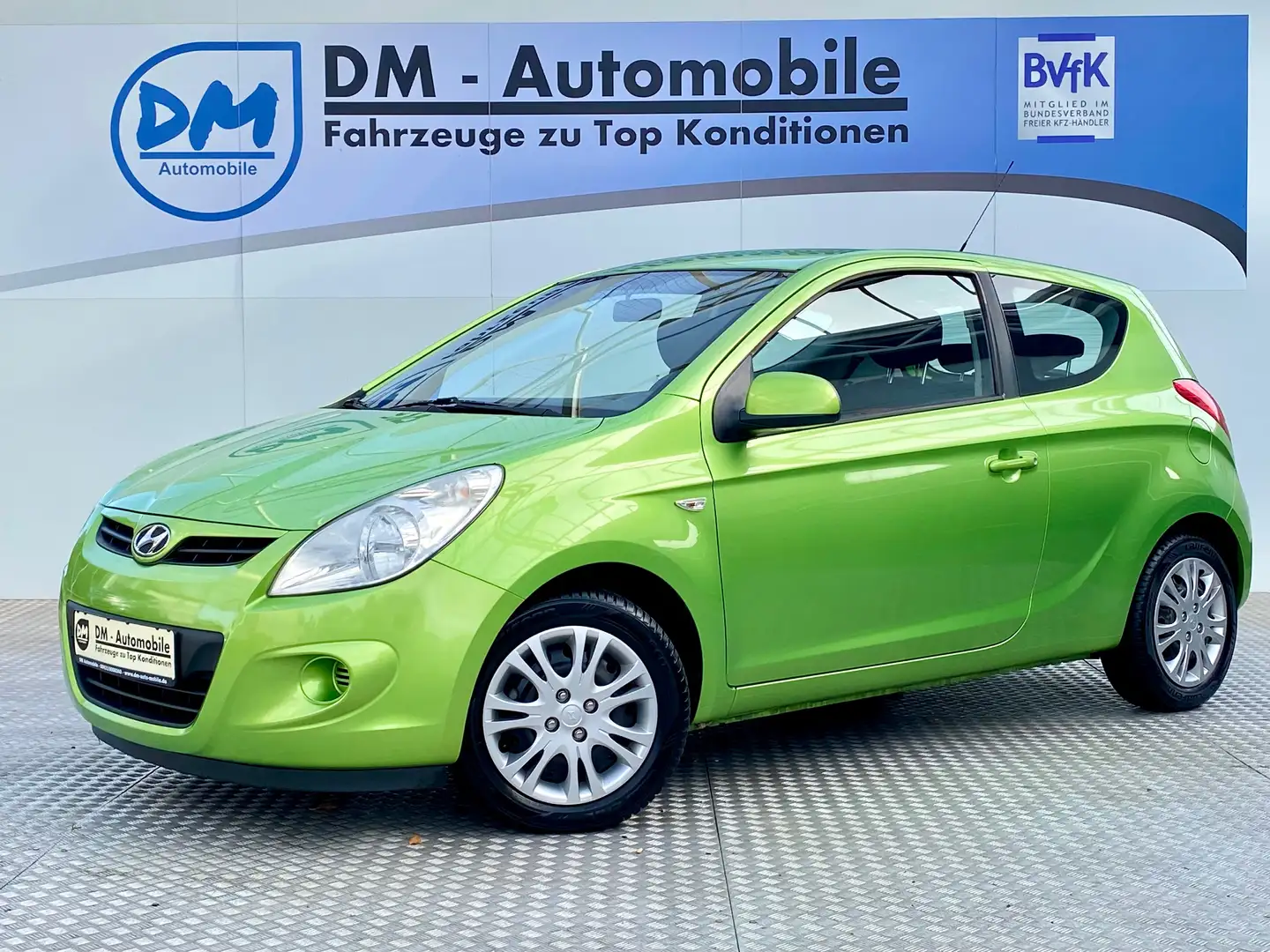 Hyundai i20 1.2 Comfort Klima AHK 8fach Bereift TÜV neu Grün - 1