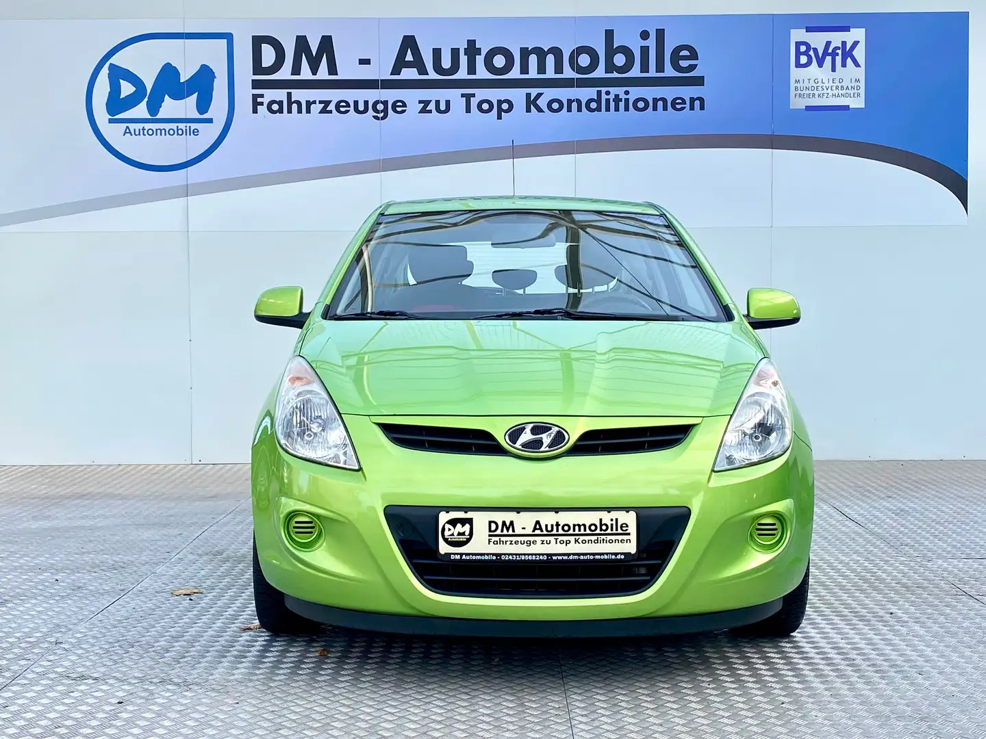 Hyundai i20 1.2 Comfort Klima AHK 8fach Bereift TÜV neu Grün - 2