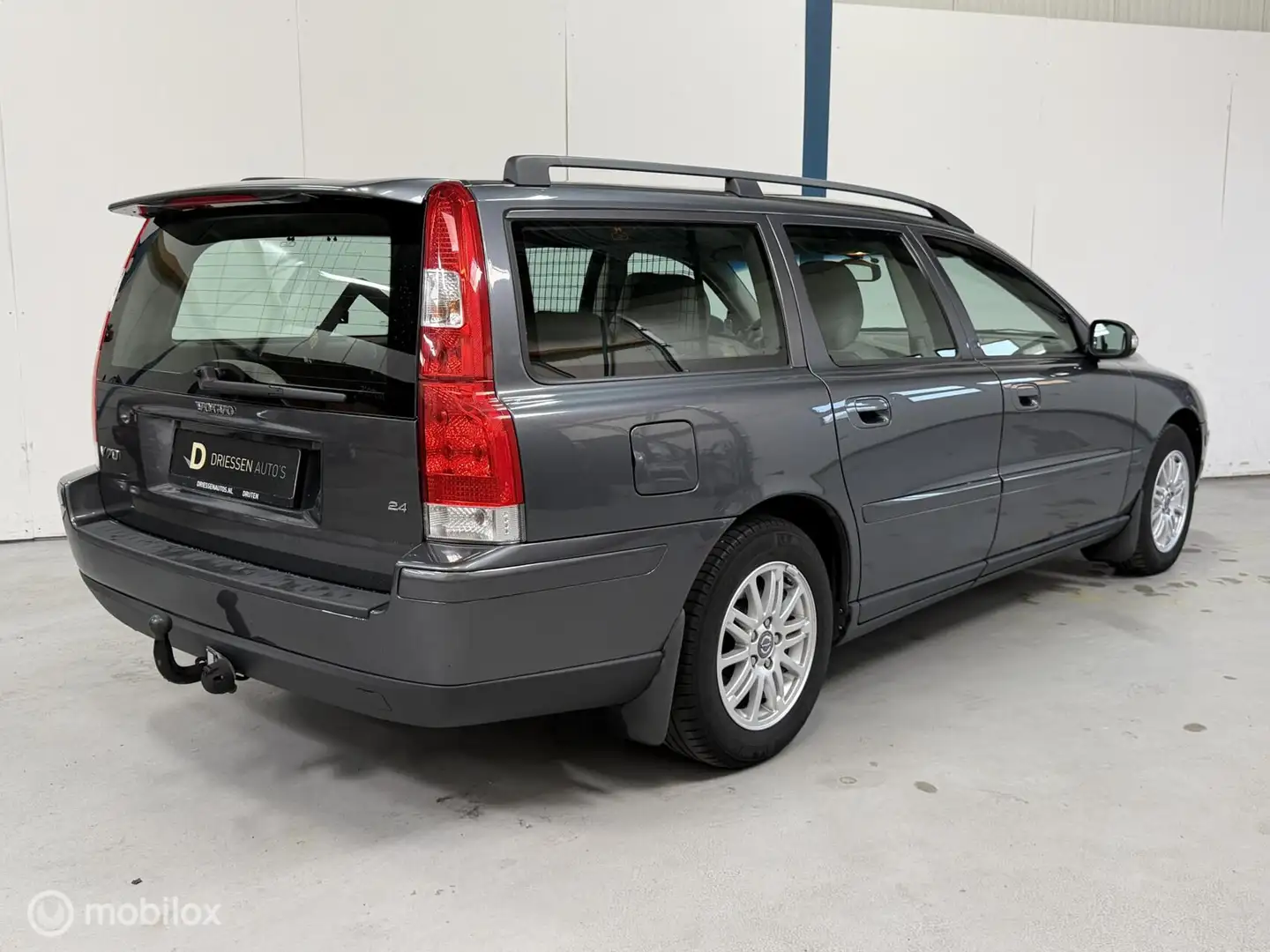 Volvo V70 2.4 Edition 1E EIGENAAR / AUTOMAAT / HANDGAS/REM Grijs - 2